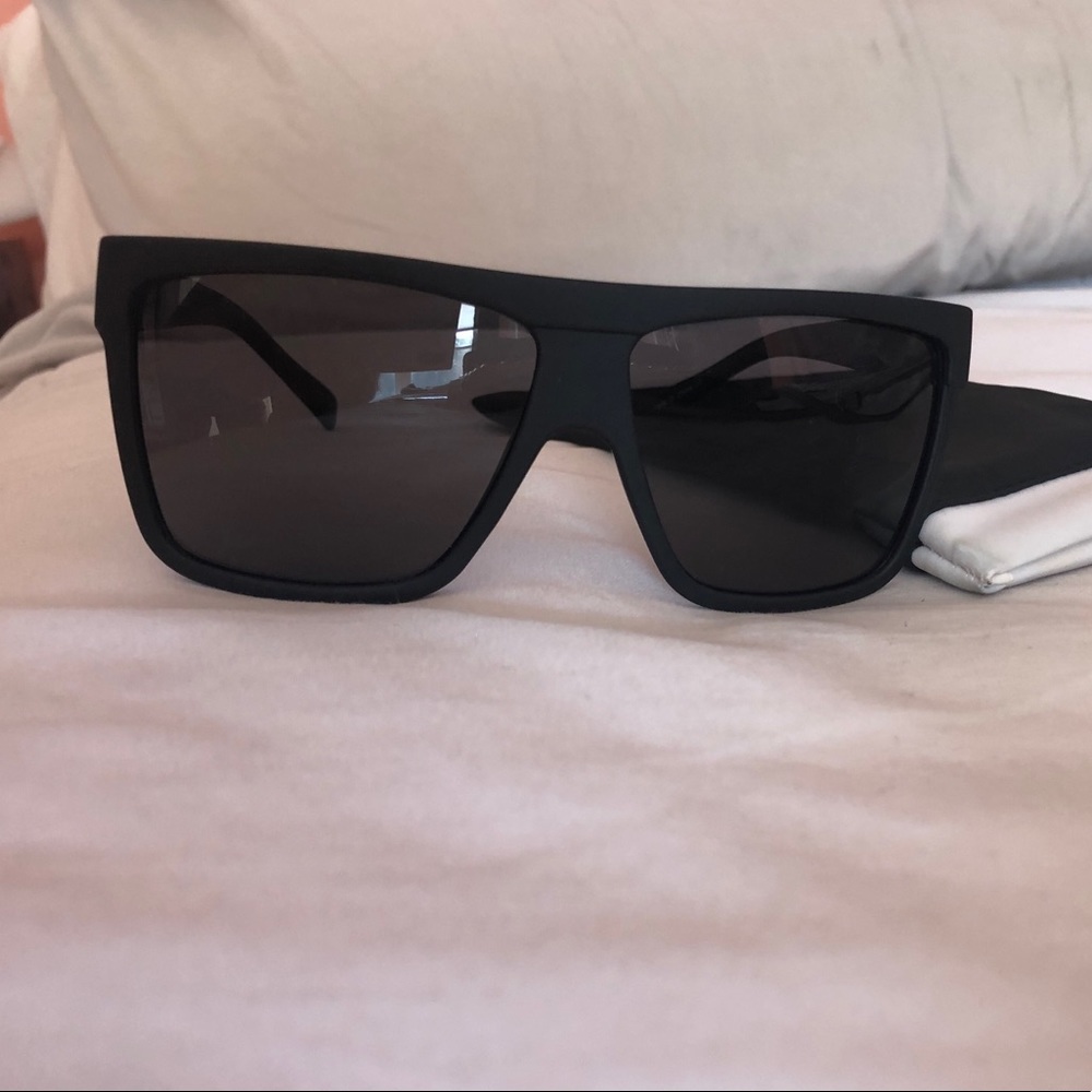 QUAY BARNUN SUNGLASSES